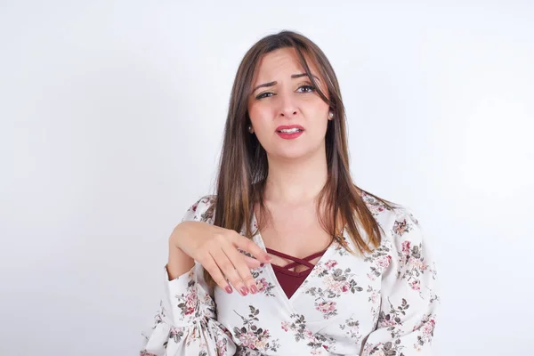 Portrait Dissatisfied Woman Wearing Floral Dress White Background Smirks Face — Stock Photo, Image