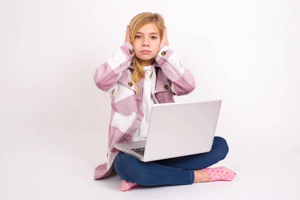 Frustrated Beautiful Caucasian Teen Girl Sitting Laptop Lotus Position White — Stock Photo, Image