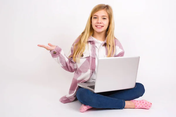 Positive Glad Beautiful Caucasian Teen Girl Sitting Laptop Lotus Position — Stock Photo, Image