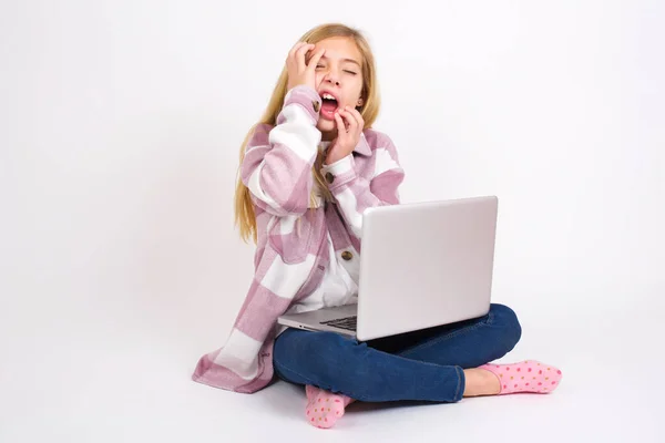 Young Gloomy Beautiful Caucasian Teen Girl Sitting Laptop Lotus Position — Stock Photo, Image