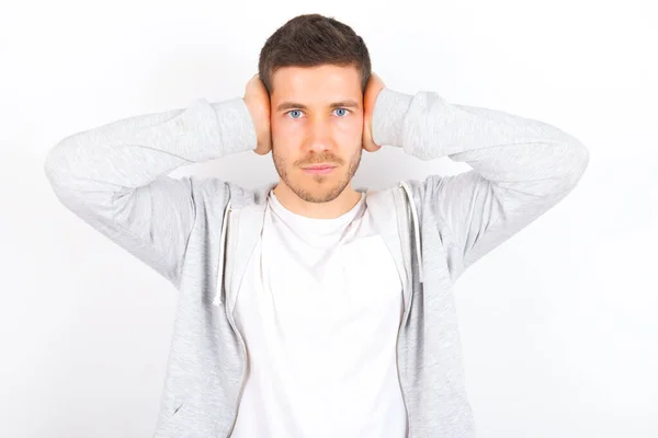 Frustrated Young Caucasian Man Wearing Casual Clothes White Background Plugging — Stock Photo, Image