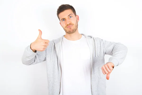 Young Caucasian Man Wearing Casual Clothes White Background Feeling Unsure — Stock Photo, Image