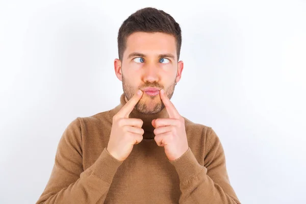 Young Caucasian Man Crosses Eyes Makes Fish Lips Funny Grimace — Stock Photo, Image