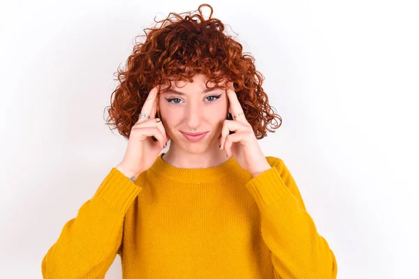 Young Redhead Girl Wearing Yellow Sweater White Background Concentrating Hard — Stock Photo, Image