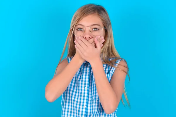 Upset Little Caucasian Kid Girl Covering Her Mouth Both Palms — Stock Photo, Image