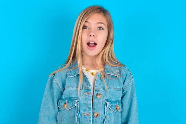 Shocked Blonde Caucasian Little Girl Wearing Denim Jacket Stares Bugged — Stock Photo, Image