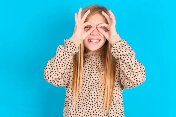 Little Caucasian Kid Girl Doing Gesture Binoculars Sticking Tongue Out — Stock Photo, Image