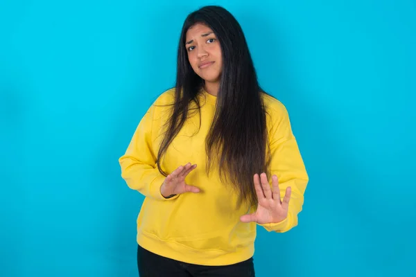 Afraid Latin Woman Wearing Yellow Sweatshirt Blue Background Makes Terrified — Stock Photo, Image