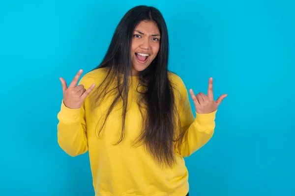 Nascido Para Arrasar Este Mundo Mulher Latina Alegre Vestindo Camisola — Fotografia de Stock