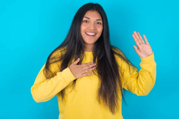 Swear Promise You Regret Portrait Sincere Latin Woman Wearing Yellow — Stock Photo, Image