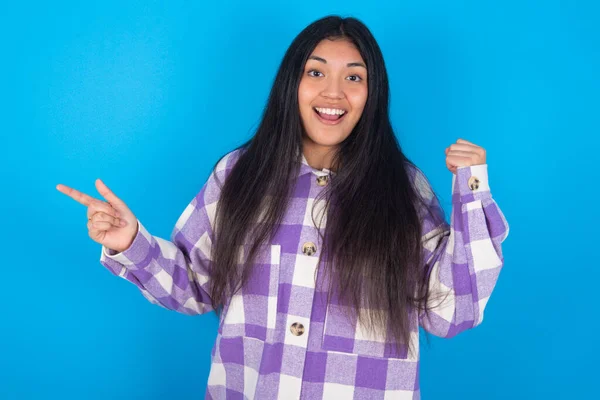 Latin Woman Wearing Plaid Shirt Blue Background Points Empty Space — Stock Photo, Image