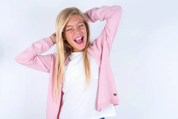 Blond Meisje Dragen Roze Jas Bril Witte Achtergrond Blij Enthousiast — Stockfoto