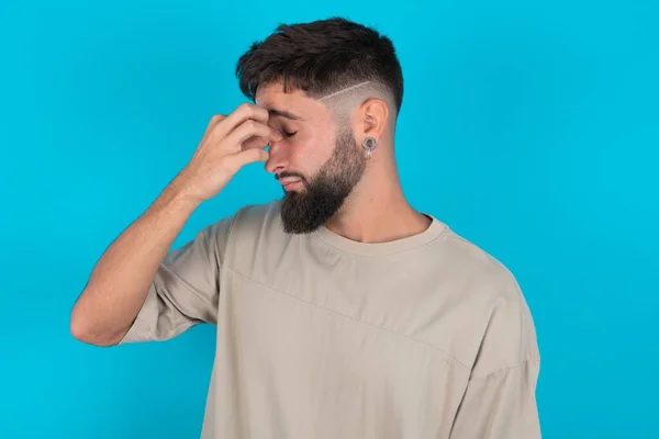 Sad Bearded Caucasian Man Wearing Casual Shirt Blue Background Suffering — Stock Photo, Image