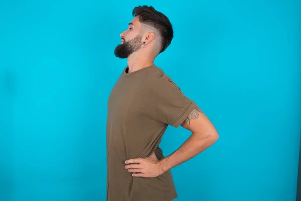 Young Hispanic Bearded Man Standing Blue Background Got Back Pain — Stock Photo, Image