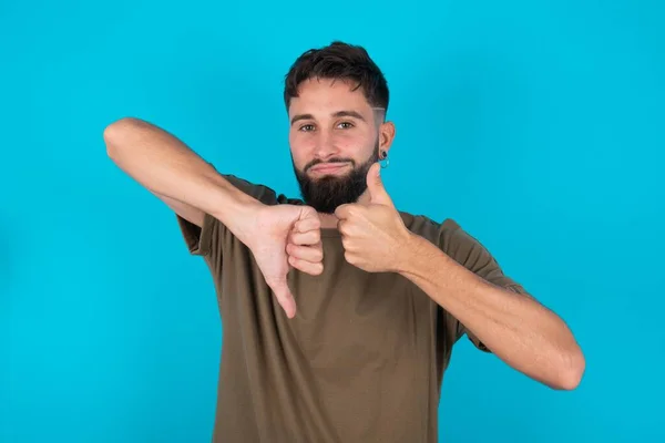 Young Hispanic Bearded Man Standing Blue Background Showing Thumb Sign — Stock Photo, Image