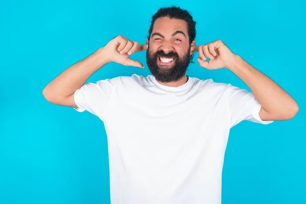 Happy Caucasian Man Beard Wearing White Shirt Blue Background Ignores — Stock Photo, Image