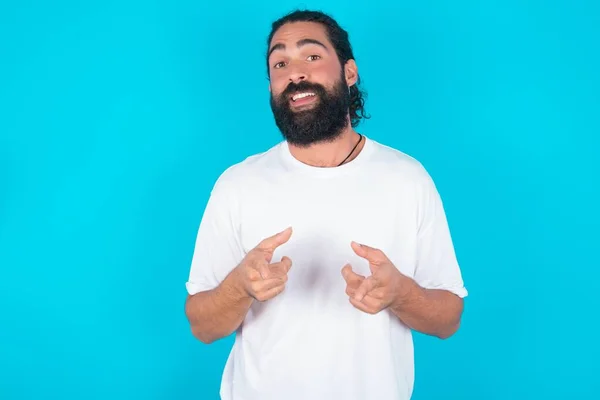 Caucasian Man Beard Wearing White Shirt Blue Background Directs Fingers — Stock Photo, Image