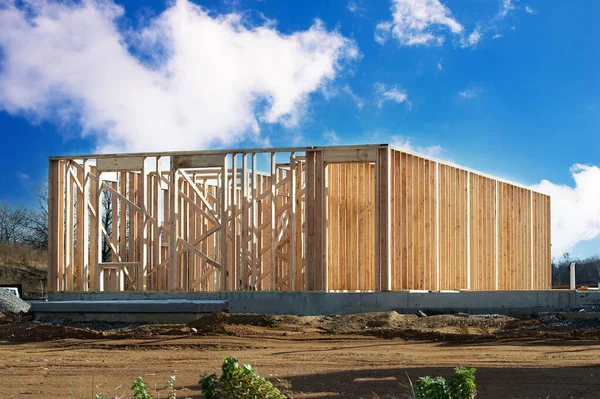 Byggstart för ett plywoodhus — Stockfoto