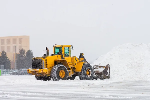 Śnieżny Ciągnik Pogoda Usuwa Śnieg Jasne Pracy Seacon — Zdjęcie stockowe