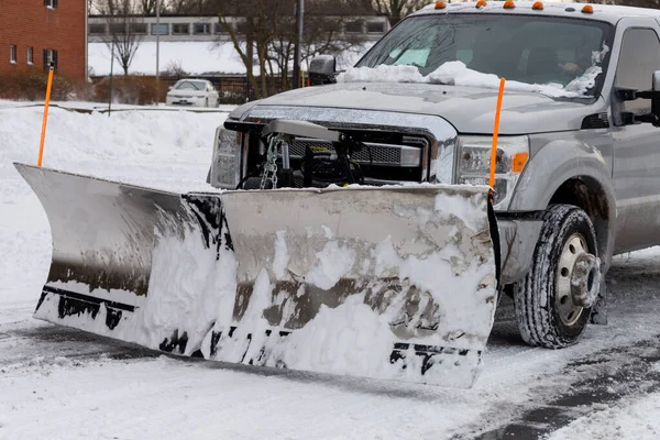 Χιόνι φυσητήρας αυτοκίνητο δρόμο χειμώνα χιονοθύελλα κρύο — Φωτογραφία Αρχείου