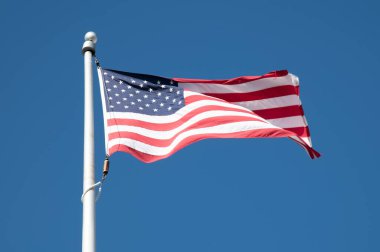 Rüzgarda Amerikan bayrağı