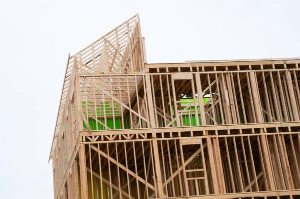 新建住宅住宅框架结构新的开发材料墙 — 图库照片
