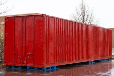 Yerdeki konteynırlar, metal depolama kargo nakliyesi.