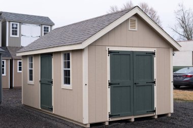 Kulübe kapısı ahşap çatı penceresi Yeni güzel