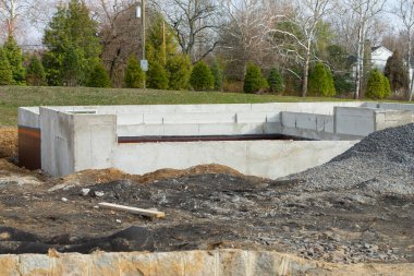 Yeni bir ev malzemesi günü için beton temel