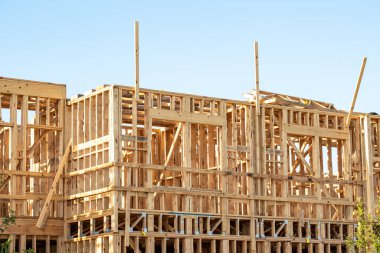 Yeni çerçeve dairesi ya da apartman inşaatı kontrplak kereste inşaatı