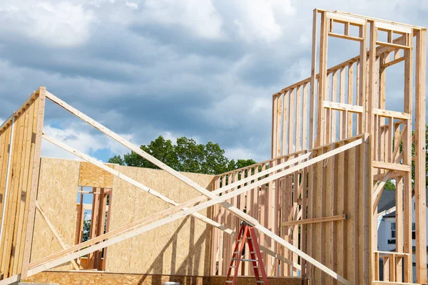 Rahmen Eines Unvollendeten Hausneubaus Wohnholzsperrholz — Stockfoto