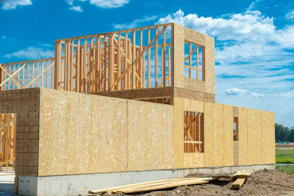 New House Building Construction Sunny Day Blue Sky Plywood Wall — Stockfoto