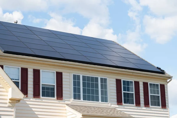Solar Photovoltaic Panels House Roof Energy Techology Eco Light Industry — Stock fotografie