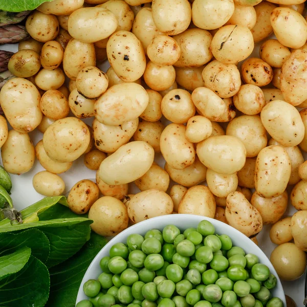 Ervilhas Batatas Uma Loja Vegetais — Fotografia de Stock