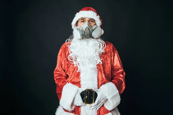 Als Weihnachtsmann Verkleideter Mann Mit Kohlenstofffiltermaske Sich Nicht Mit Einem — Stockfoto