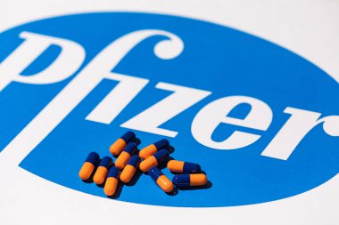 Pfizer tarafından geliştirilen Covid-19 virüsü için yeni oral antiviral tedavi hapları kavramı