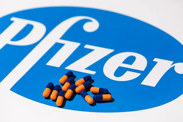 Pfizer tarafından geliştirilen Covid-19 virüsü için yeni oral antiviral tedavi hapları kavramı