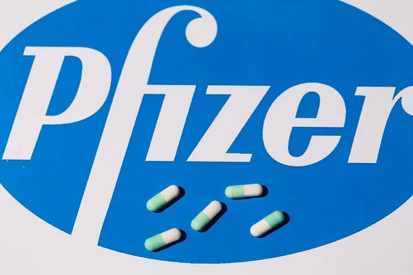 Pfizer tarafından geliştirilen Covid-19 virüsü için yeni oral antiviral tedavi hapları kavramı