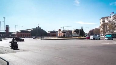 İspanya 'nın Madrid şehrinde bulunan Plaza del Emperador V. Carlos' taki Atocha tren istasyonunda zaman aşımı..