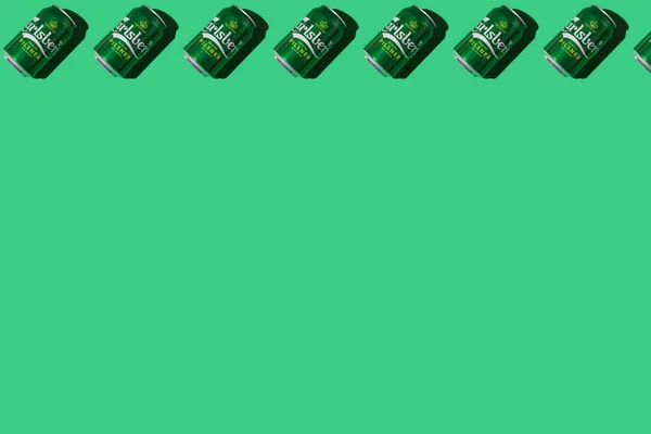 Patrón Latas Cerveza Heineken Verde Holandesa Con Sombra Dura Parte —  Fotos de Stock