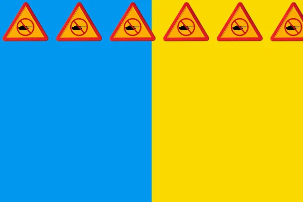 Ukrayna Bayrağının Sarı Mavi Renklerinde Üzerinde Yasaklı Sembol Bulunan Bir — Stok fotoğraf