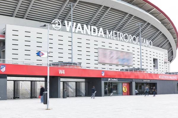 At 'ın futbol sahasının dışında. Madrid Metropolitan Wanda 'dan. Futbol ve spor müsabakaları kavramı.