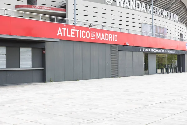 At 'ın futbol sahasının dışında. Madrid Metropolitan Wanda 'dan. Futbol ve spor müsabakaları kavramı.