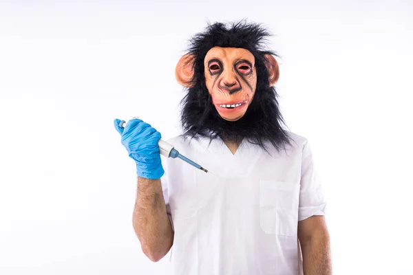 Person Mit Affenmaske Krankenschwester Outfit Der Hand Eine Laborpipette Auf — Stockfoto