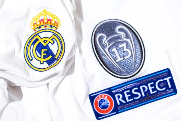 Bouclier Sur Chemise Blanche Real Madrid Football Club Avec Bouclier — Photo