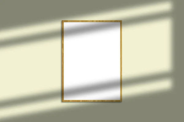 影のオーバーレイとパステルカラーの背景と垂直木製のフォトフレームモックアップ — ストック写真