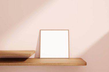 Minimalist ve temiz kare ahşap poster ya da ahşap masaya yaslanmış fotoğraf çerçevesi.