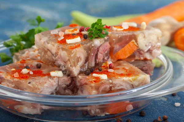 Pihtije セルビアの伝統的な料理 豚肉や野菜に似ています 肉ゼリー Holodets PihtijaまたはGalareta — ストック写真
