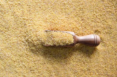 Çiğ kurutulmuş kırık buğday taneleri