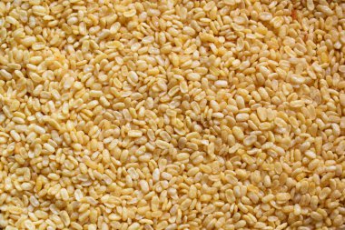 Kızarmış Mung mercimek atıştırmalığı.